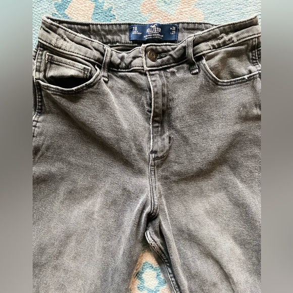🥳🥳Hollister Charcoal Ultra High Rise Mom Straight-Leg Vintage Women's Jeans - Picture 2 of 9